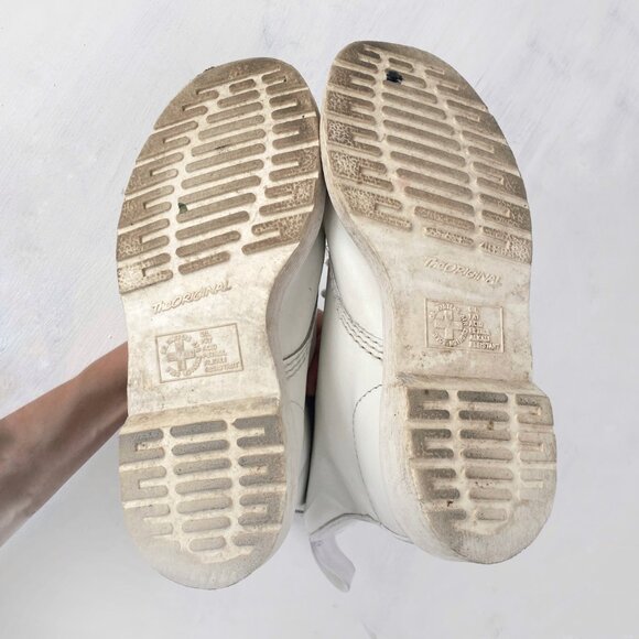 Dr. Martens 1460 8-Eye Boot in Monochrome White Smooth Leather - Picture 5 of 7